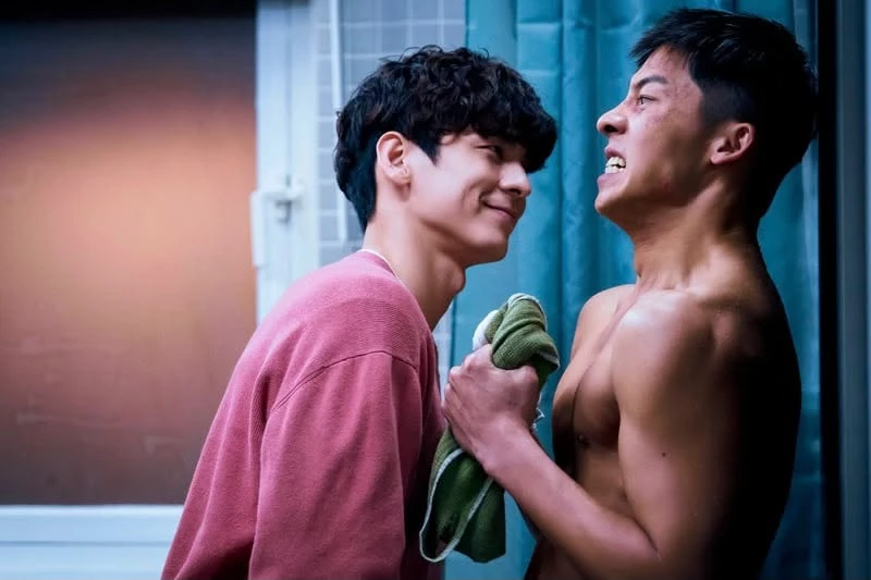 而除了在國際影展與奧斯卡舞台受到肯定，近年也有不少國片透過 Netflix 等串流平台被更多海外觀眾看見，像是 2022 年柯孟融執導的《咒》登上 Netflix 後更迅速打入全球市場，更曾高居 Netflix 全球非英語電影排行榜第 4 名；2023 年由許光漢、林柏宏與王淨主演的《關於我和鬼變成家人的那件事》登上 Netflix 也闖進全球非英語電影排行榜第 7 名；2024 年由阮經天主演的《周處除三害》同樣登上 Netflix 也闖進全球非英語電影排行榜第 4 名。