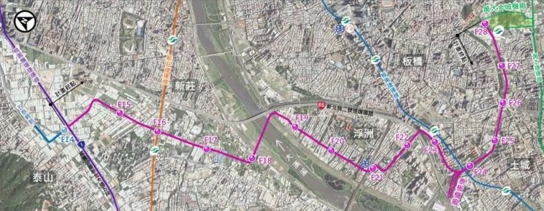 沿線可與五條捷運及台鐵路線轉乘整合,包括:F14 塭仔圳站:串聯「桃園機場捷運」及「五股泰山線」、F16 輔大站:串聯「中和新蘆線」、F21 浮洲站:串聯「台鐵」、F23 亞東醫院站:串聯「板南線」、F28 莒光站:串聯「萬大中和線」。泰板輕軌完工通車後,可紓解地區交通瓶頸,帶動產業及住宅發展,進一步擴大服務路網並促進新興區域成長。