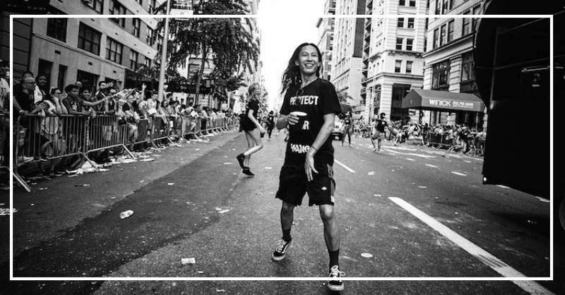 交歡也能很時尚?Alexander Wang 推出保險套,用簡約黑白慶祝同志傲月!