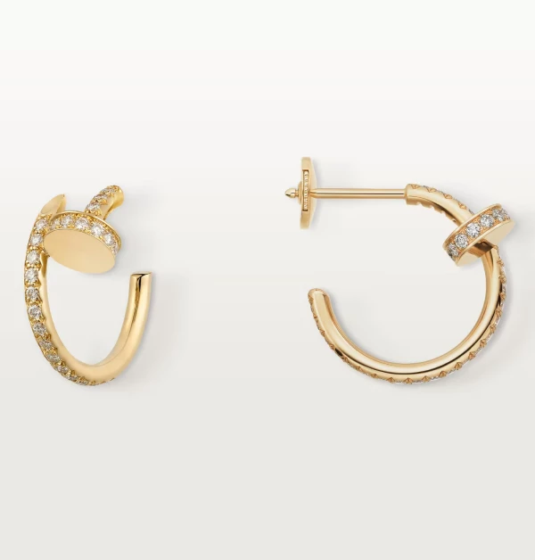 這款Cartier「Juste Un Clou」18K黃金鑲鑽耳環，將簡單的螺釘造型昇華為精緻珠寶，巧妙地提升穿搭魅力。它完美融合了簡潔線條、精準造型與完美比例，並在細節處展現一絲不苟的工藝精神。無論是在日常造型還是正式場合，都能散發低調奢華的氣息，展現配戴者獨特的品味與對高級珠寶的敏銳眼光。