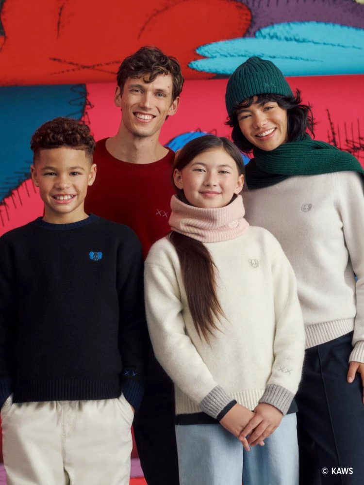 以「全家都能穿」為概念，KAWS × Uniqlo這回不只潮，也更貼近日常。男女裝系列推出五款實用單品，包含兩款圓領毛衣與Heattech針織手套、毛帽與圍巾。