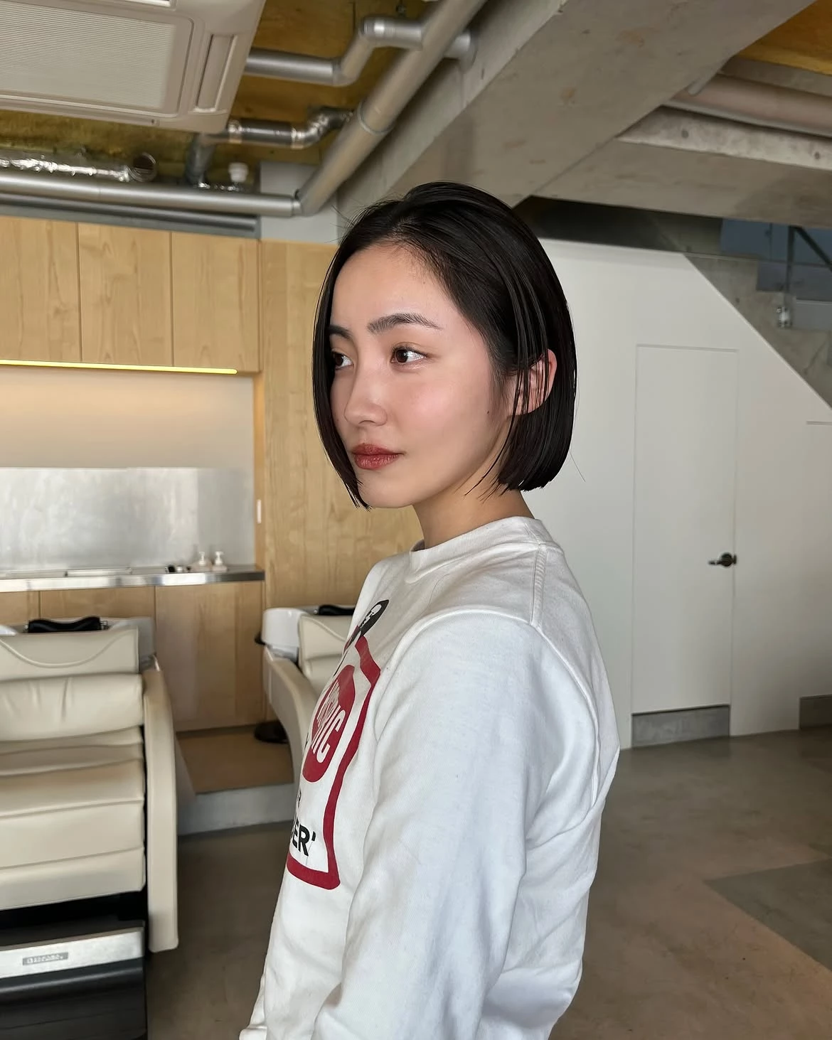 塞耳後耳下短髮推薦3:中分輕盈一刀切