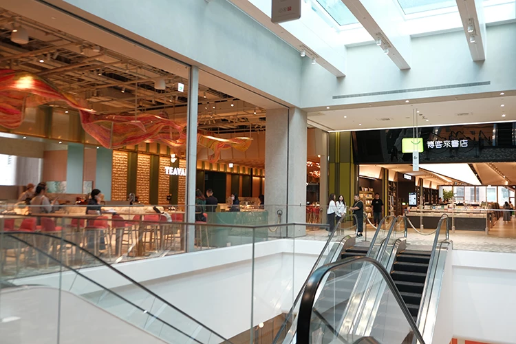 Dream Plaza迎來博客來首間百貨旗艦實體書店,藏書超過3萬冊,預計將以24小時書店為導向。