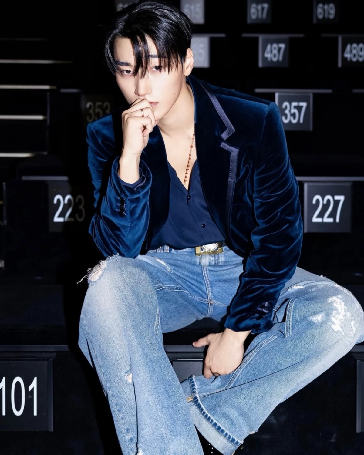 如果將目標放在 K-pop 明星,剛剛升級為 Dolce & Gabbana 全球品牌大使的 ATEEZ 成員崔傘則打出非常亮眼的成績,根據 Lefty 統計,這次他一舉創造約 970 萬美元 EMV,在整體 MFW Top Voices 中排名第四,值得注意的是,Lefty 特別指出崔傘相比 SS25 米蘭時裝週,媒體影響力已經成長超過 4 倍,崔傘出道至今以強烈舞台表現、健壯身形與極具辨識度的五官受到關注,加上 ATEEZ 今年的強勢回歸,加上主打歌〈BAD〉帶動全球的「震胸舞」,都成為他人氣爆漲的原因,而 Dolce & Gabbana 華麗且性感的風格也和恰巧與他的氣場高度吻合。