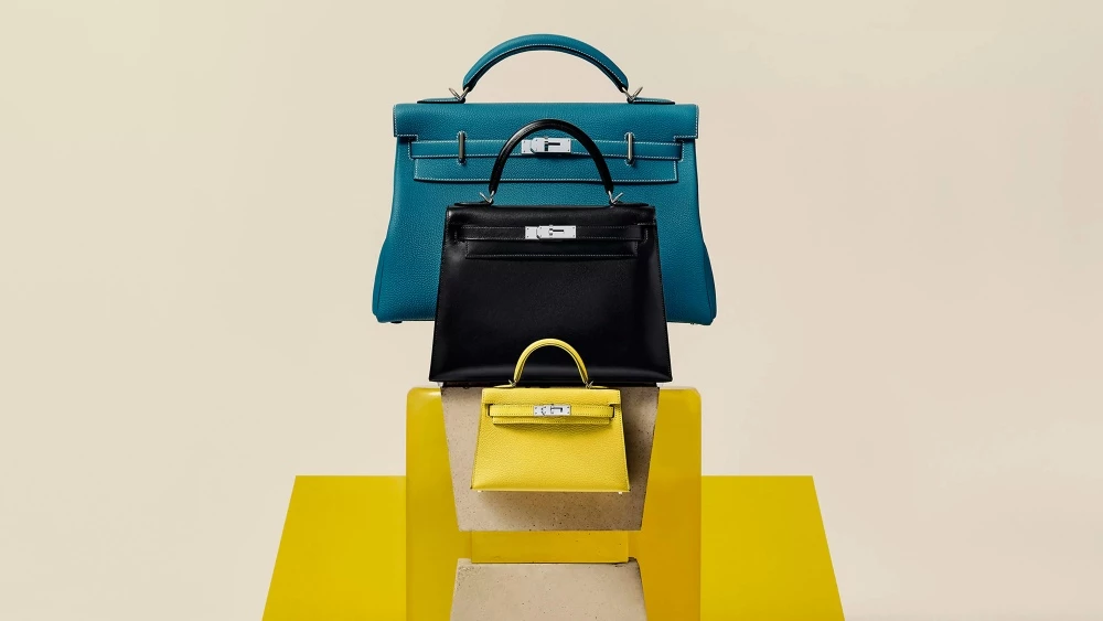 作為愛馬仕歷史最悠久、象徵性最強的包款之一，Kelly Handbag 始終是市場中的穩定力量。就算不像迷你款那樣爆發，但正因其經典與穩定，使 Kelly 成為許多藏家心中的「防守型資產」。在整體精品市場波動加劇的年代，Kelly 仍能維持 130% 的保值水準，正是品牌長期價值的最好體現。