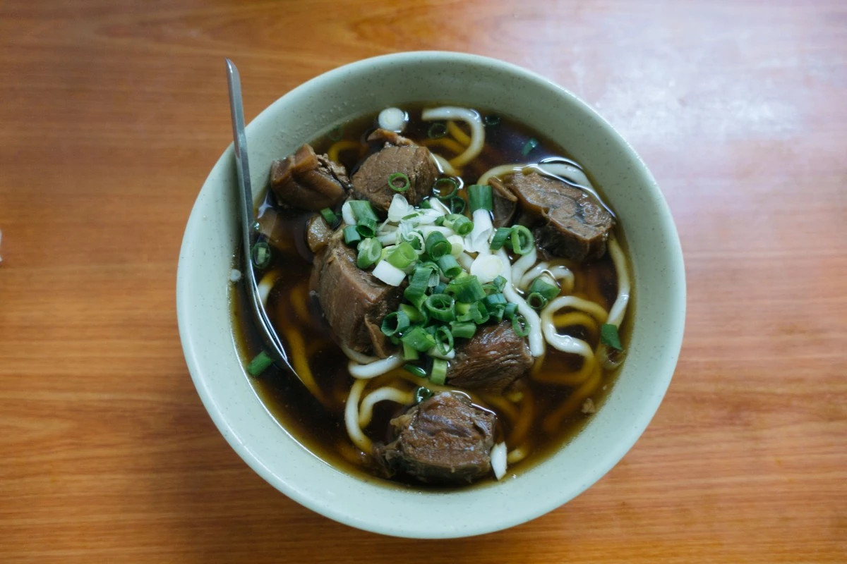 夏天吃牛肉麵,湯頭「清淡」是關鍵