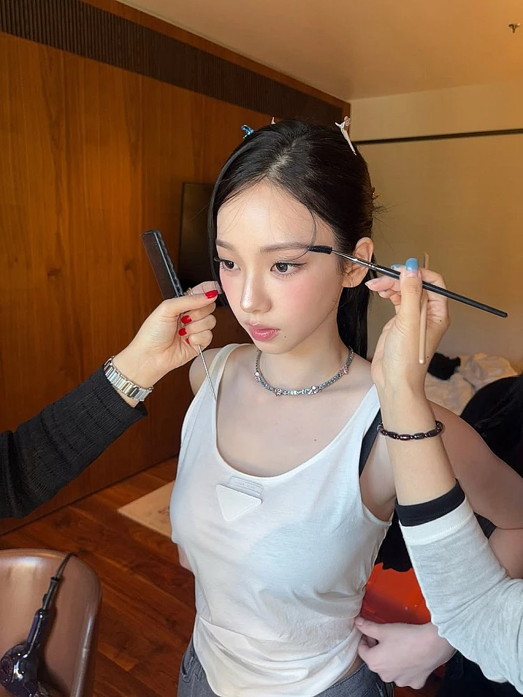 Karina最美臉蛋妝容技巧1：柔和淺眉妝