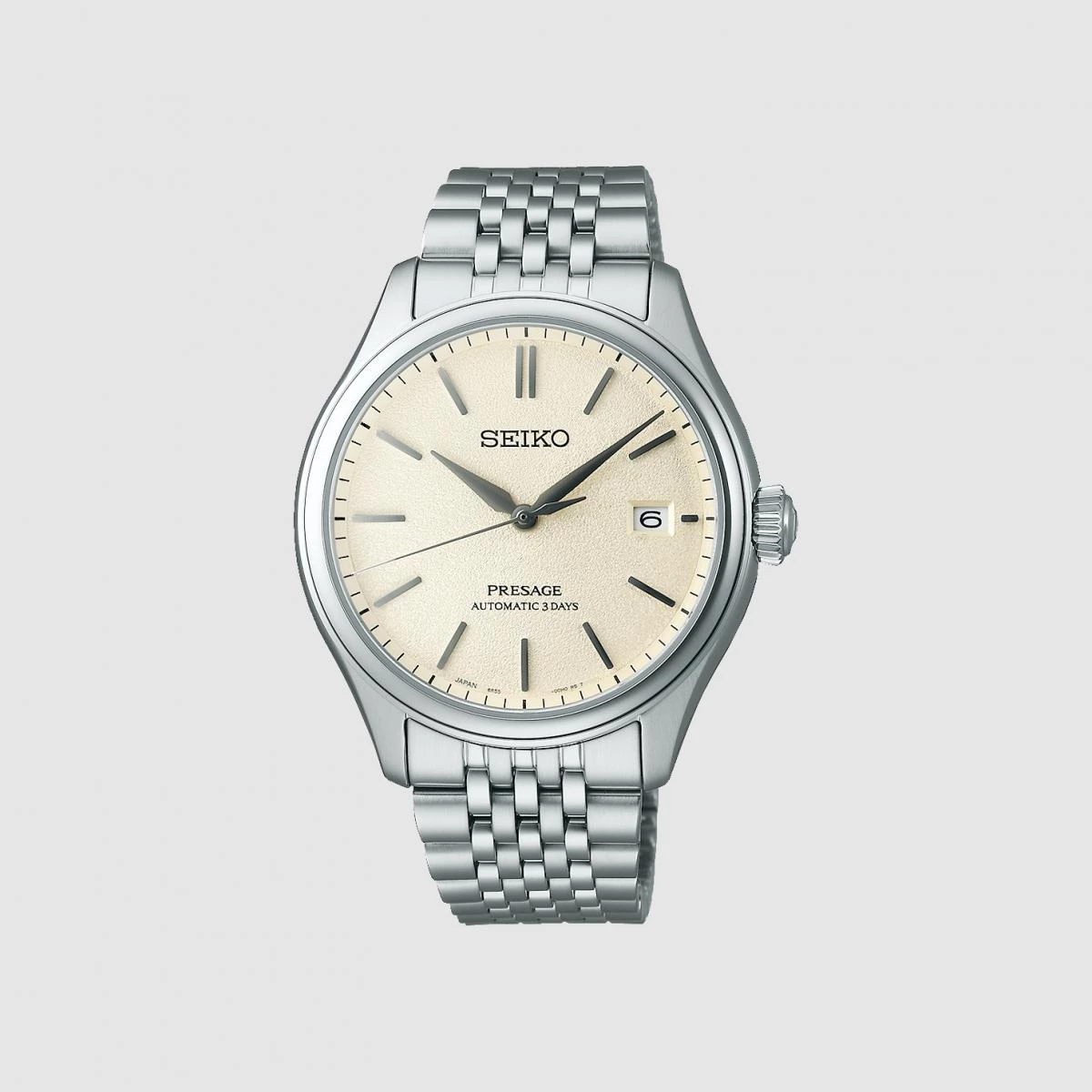 Seiko 一直是實力派代表。Presage 腕錶將日本職人工藝注入設計細節,鵝黃色磨砂錶盤散發溫潤質地,像是午後陽光灑落的紙面。40.2毫米錶徑雖略大,但配戴感極佳。搭載自動上鍊機芯,72小時動力儲存與100米防水兼備,後底蓋可窺見機芯擺輪運轉。這是一只兼具實用與詩意的錶,適合欣賞細節、重視質感的理性女孩。Seiko 用平實價格實現了機械之美,讓時間在手腕上靜靜流動。
