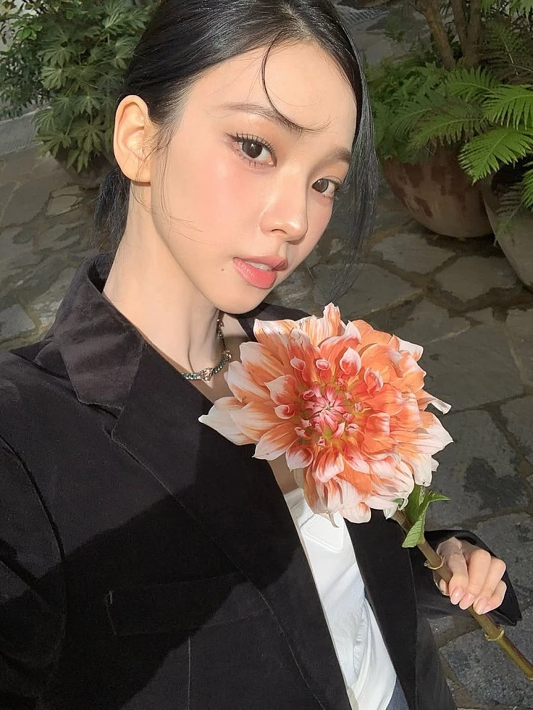 Karina最美臉蛋妝容技巧2：太陽花睫毛