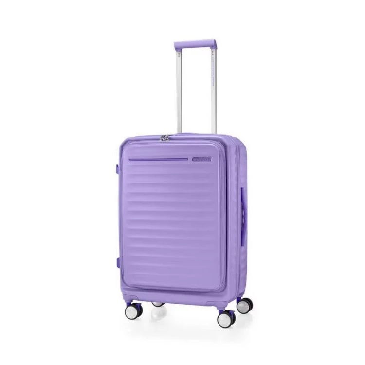 如果你偏好高CP值,American Tourister是很難忽略的存在。Frontec系列以上掀式擴充設計與活潑色彩著稱,薰衣草紫色調清爽不膩,搭配彈力避震輪與品牌創新的剎車技術,讓旅行體驗更往上一個層次。
