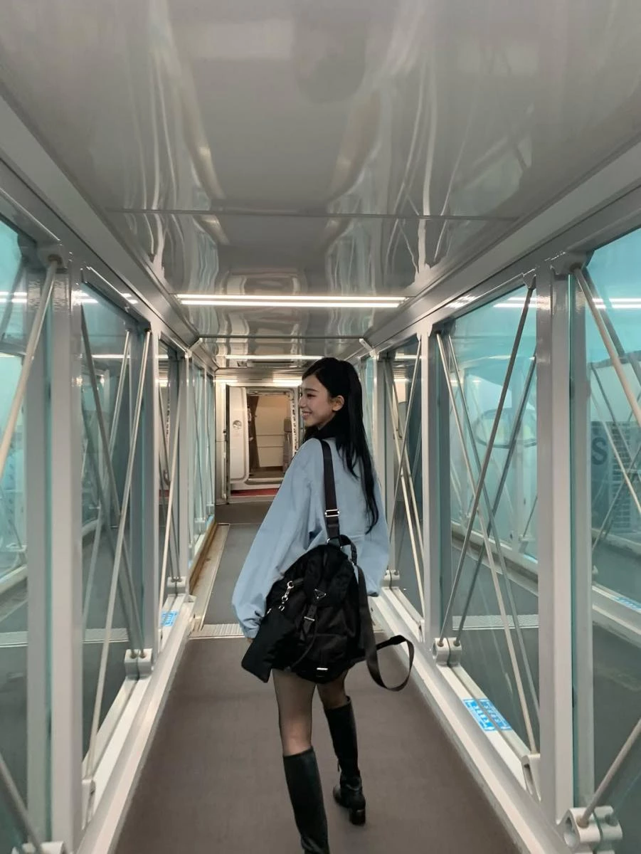 「Re-Nylon」系列包款是 Prada 最經典的作品，面料上以永續為核心，加上好保養、輕變的特性，成為許多人差旅的首選。