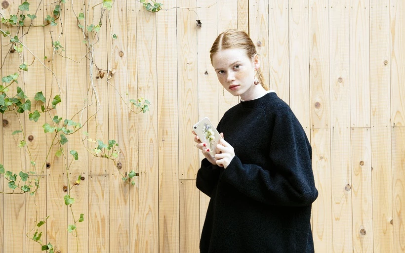 怎麼讓妳愛穿的一身黑是「時髦」而不是「嚴肅」?原來只要靠這 3 招就可以!