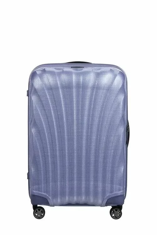 Samsonite C-LITE是品牌最具代表性的技術之作,以專利材質打造出標誌性外型,也因此拿下紅點設計大獎。實際推行時,能明顯感受到它的輕盈與穩定,加長雙管拉桿與滑順雙輪設計,讓移動過程更省力。