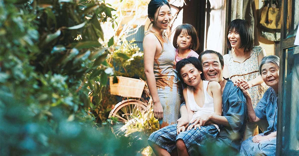 《小偷家族》|無法成為「家人」的家人──沒有身分的社會邊緣人,有資格擁有家庭嗎?