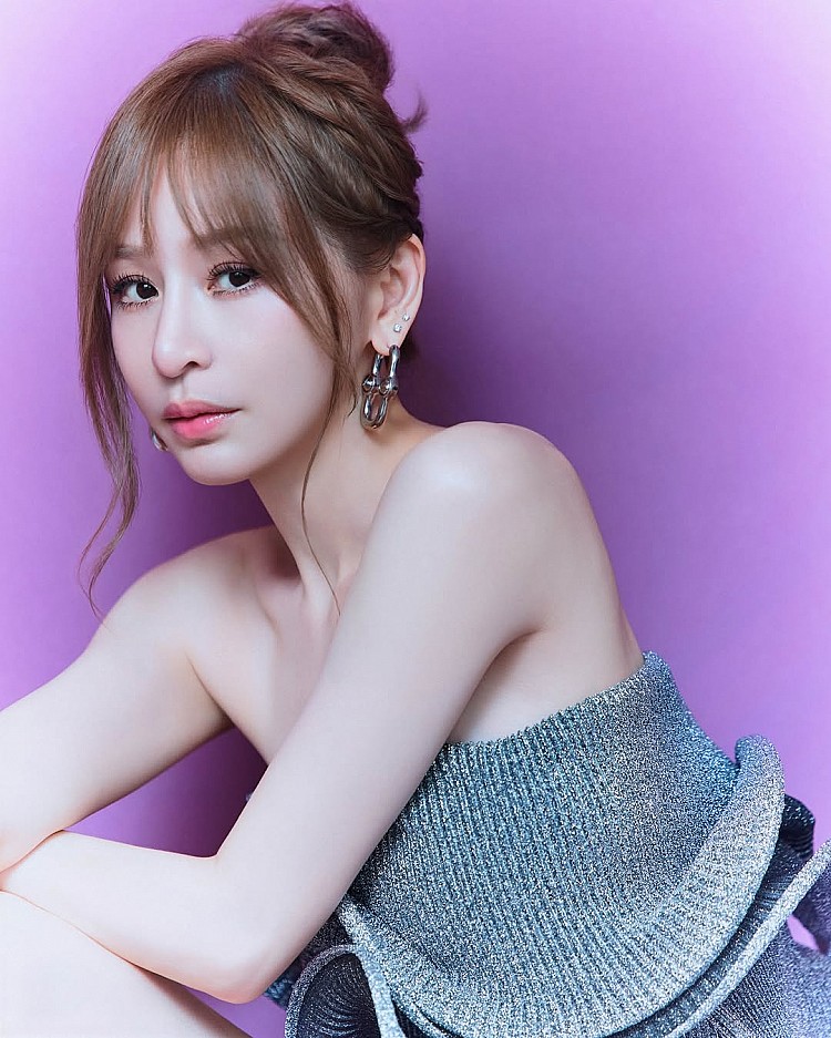 王心凌減齡包頭綁髮技巧4：抓髮絲頭型