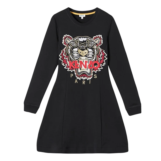 黑色虎頭短T，4,800元。