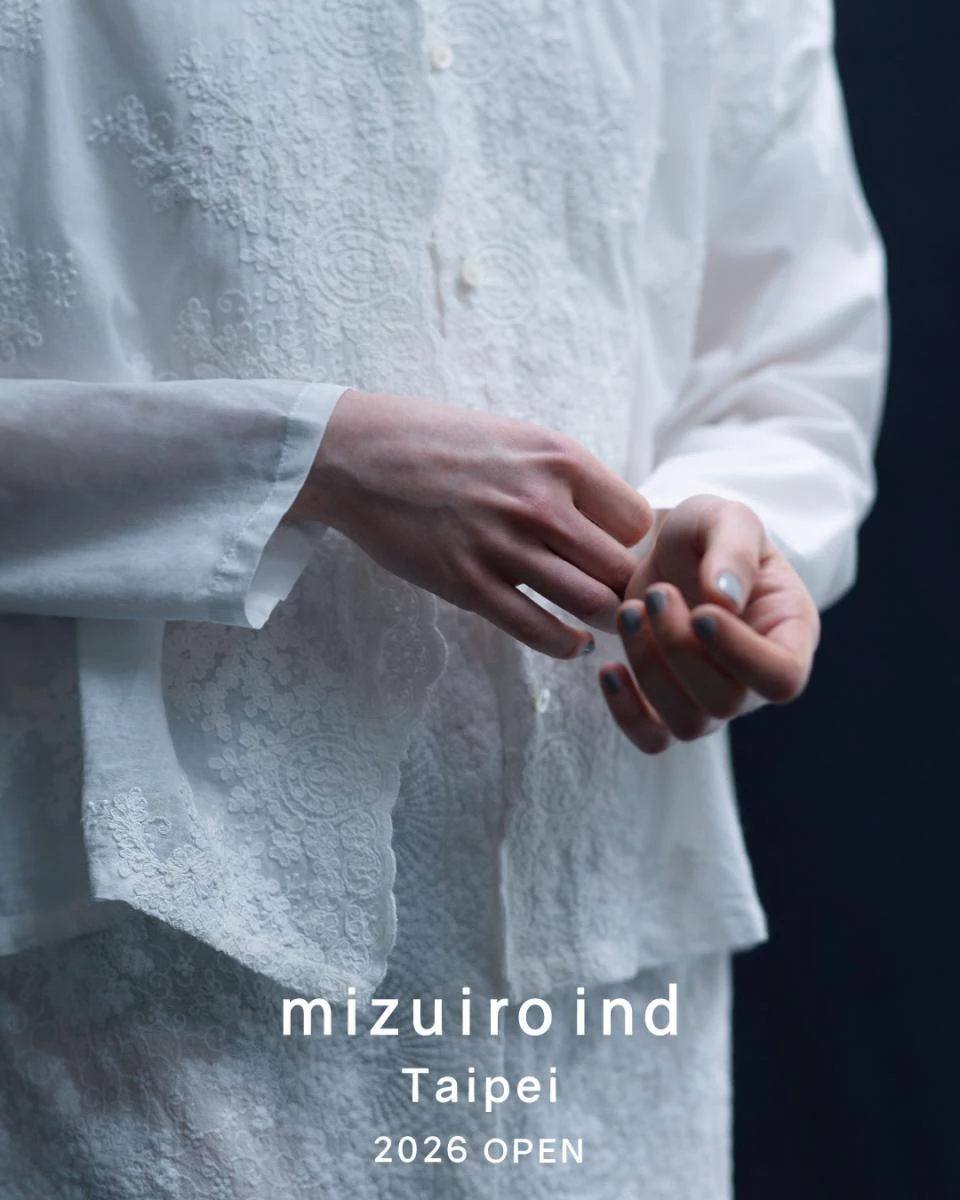 今年1月12日至2月28日,品牌於台北新光三越信義新天地 A11 設立首間期間限定快閃店;隨後於2月中進駐台北松菸誠品,開設全台首間旗艦店,超過30坪的開放式空間,以低彩度材質與大量留白鋪陳,完整呈現其一貫的日式簡約美學,也成為理解品牌世界觀的重要場域,絕對值得一逛。