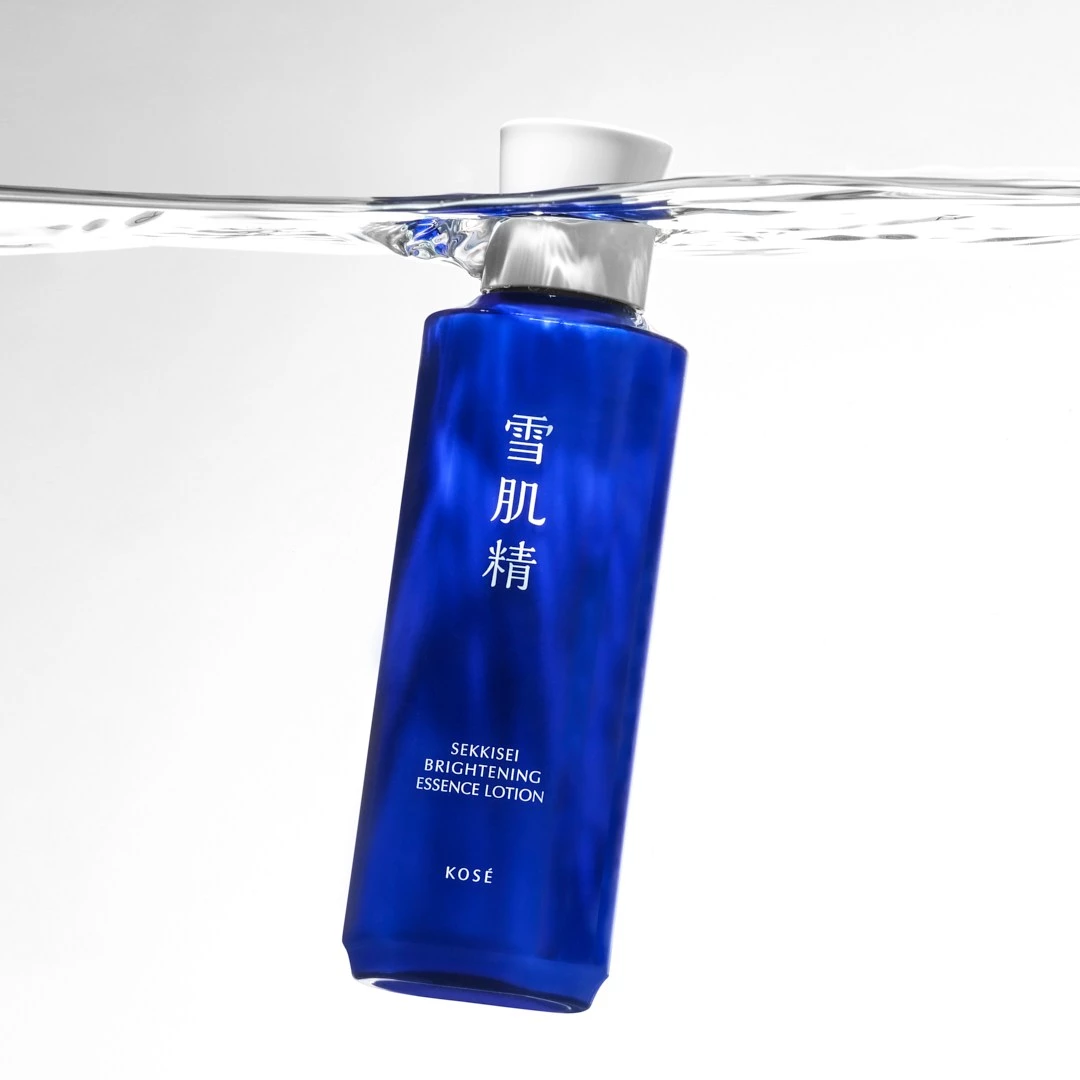 將旗下品牌:雪肌精、黛珂、ADDICTION、VISEE、INFINITY、Make Keep,以及 Nail Holic 等,匯聚於一處,並融合頂級護膚體驗、專業試妝服務、藝術展間及娛樂互動等元素,提供更專業且奢華的購物過程。