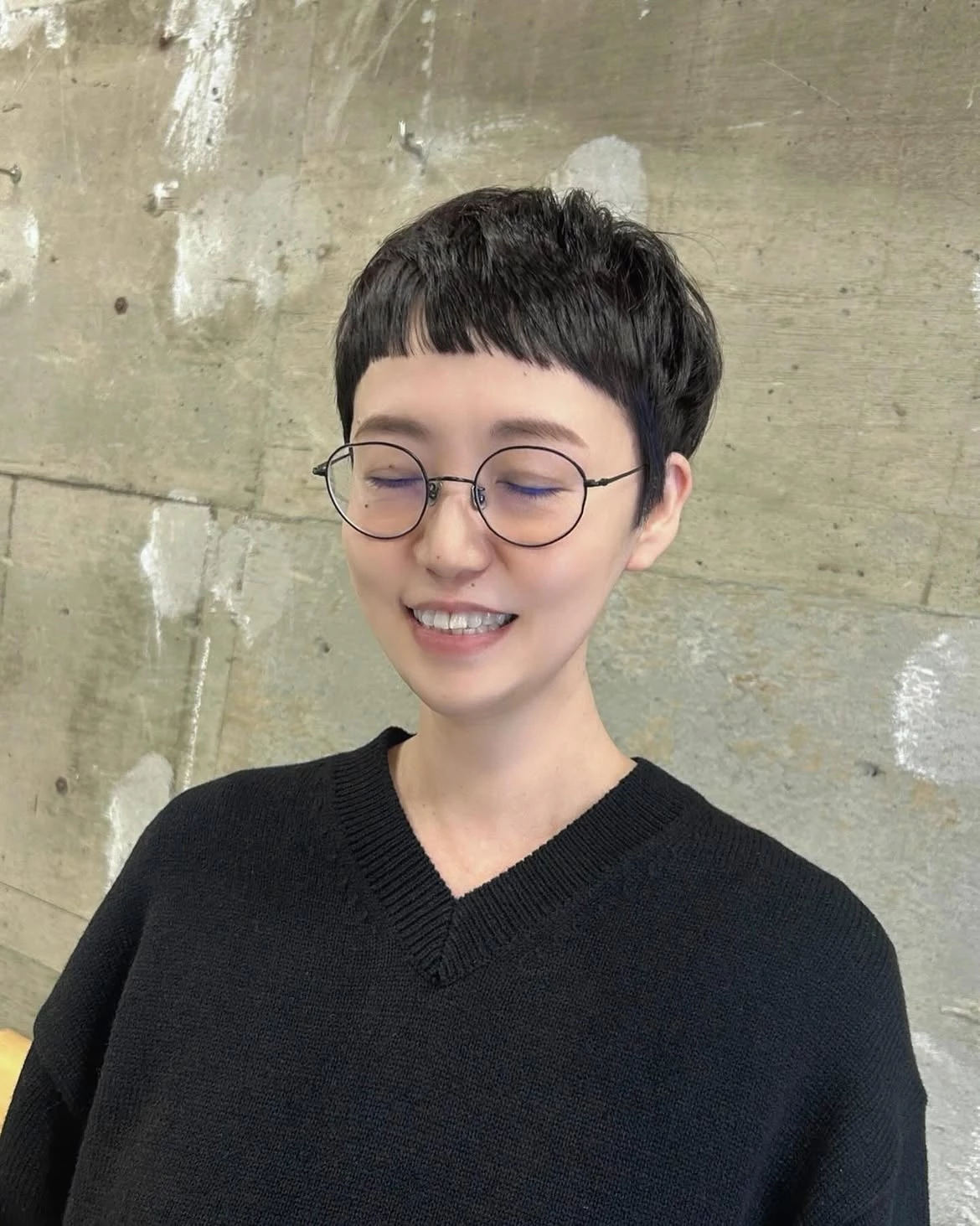 黑色極短髮推薦5：眉上極短髮