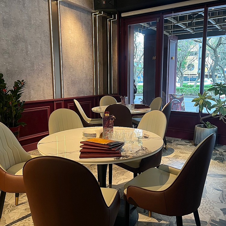 在台北的川菜版圖中，「弎弎川酒」走出一條不靠刺激取勝的路線。