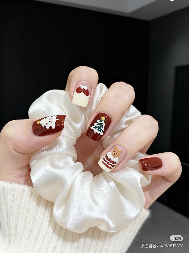 聖誕紅美甲推薦10：手繪聖誕樹