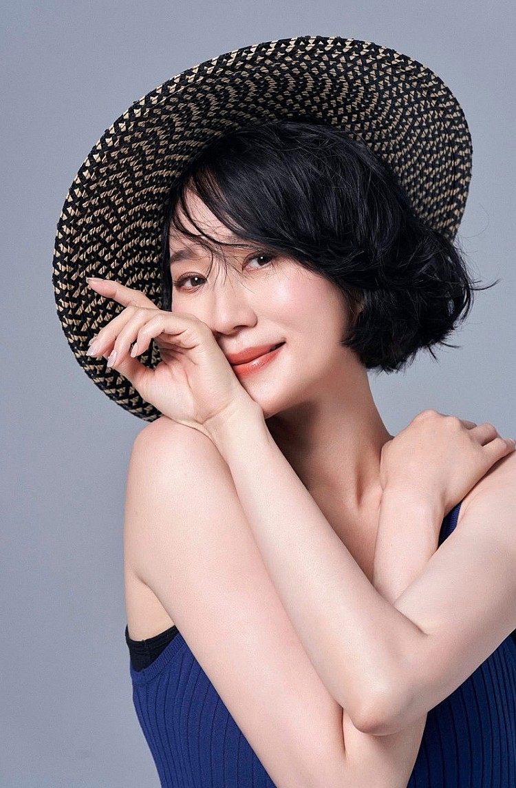 台灣歌手坣娜的丈夫薛智偉日前發聲明表示，她已於 10 月 14 日因肺腺癌離世，享年 59 歲，消息一出震驚演藝圈。