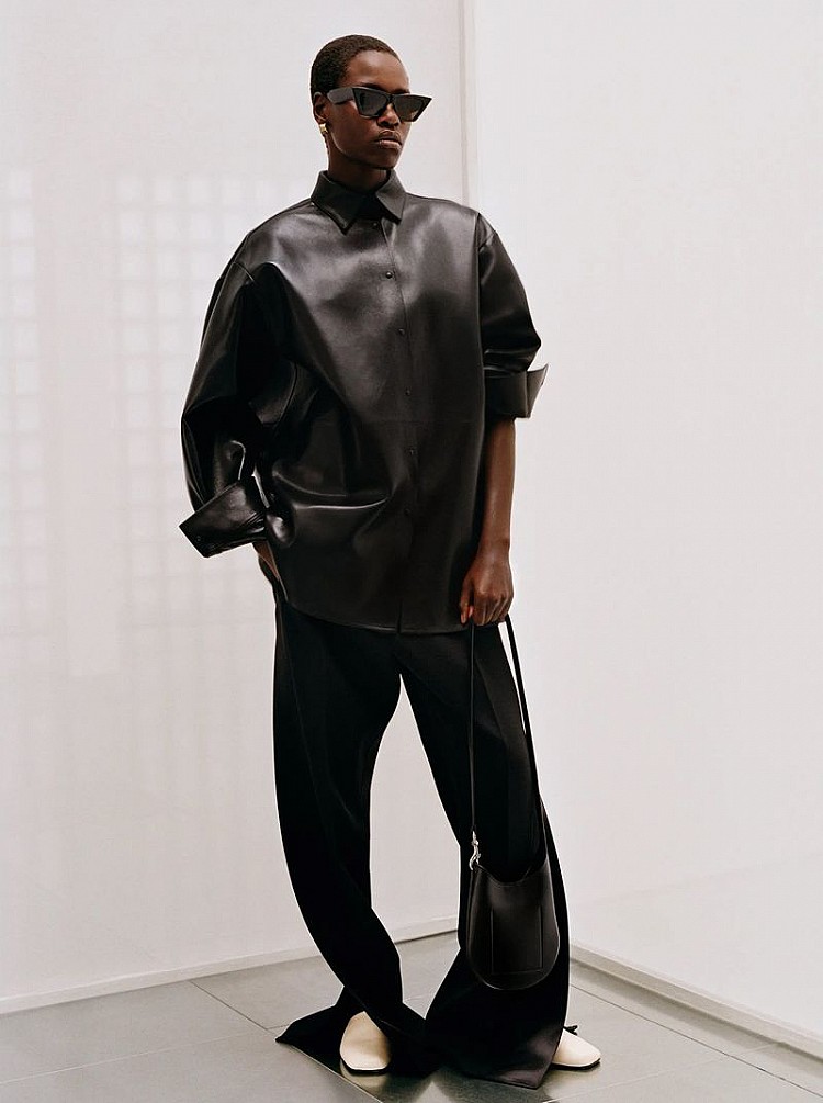 從小就以南蘇丹模特Alek Wek為榜樣，跟新生代超模Anok Yai一樣同樣來自南蘇丹，有著同樣膚色、同樣身世背景。Awar Odhiang曾說：「看到有人長得像我、能在伸展台上發光，我就知道自己也能做到。」如今，她的成功不只是個人勝利，更代表黑人與難民出身女性在高端時尚中的發聲權崛起。