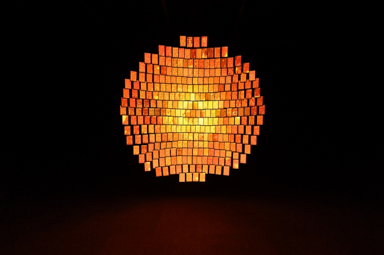 展中許多觀眾熟悉的經典作品被重新詮釋，例如《日光域》在這裡升級為《日光域 XI – 台北當代藝術館》Source：豪華朗機工。