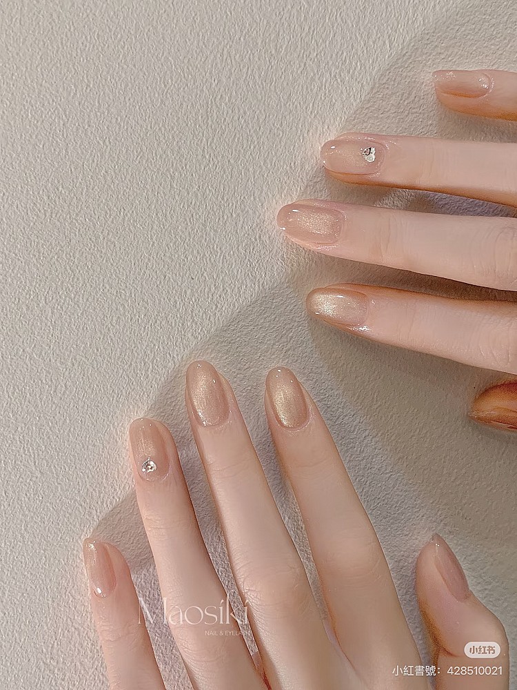 裸色貓眼美甲推薦1:低調純色