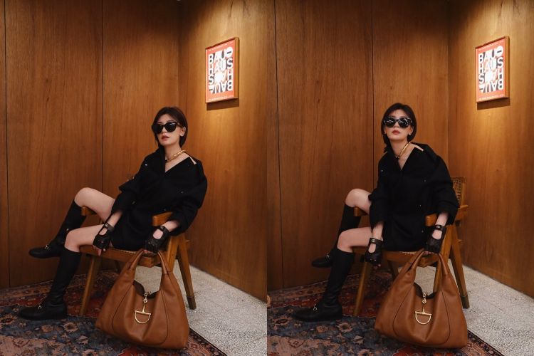 賈靜雯全黑造型展現強勢魅力，手上的Gucci Soft Bit包成為亮點。以一件剪裁俐落的黑色長版襯衫打造「下半身失蹤」的時髦比例，搭配皮革長靴與騎士風手套，大框墨鏡與金屬頸圈則讓整體風格更顯高級戲劇張力。