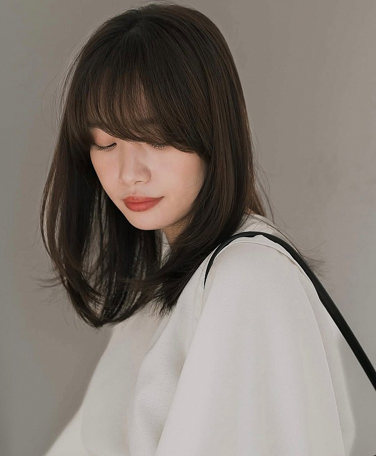 深棕色髮型推薦2：低層次鎖骨剪