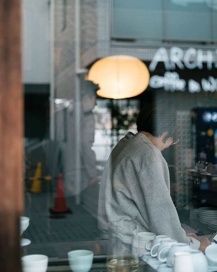ARCHI coffee & wine不只是咖啡館，更是一間從清晨直到深夜的生活聚場。