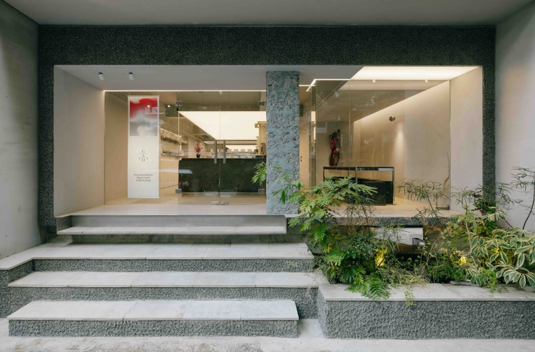 民生社區自上世紀中期規劃為現代化住宅區後，逐漸發展成兼具寧靜與生活美學的街坊社區，街區中的咖啡廳、小店、藝文空間成為城市生活節奏外的另類節點。