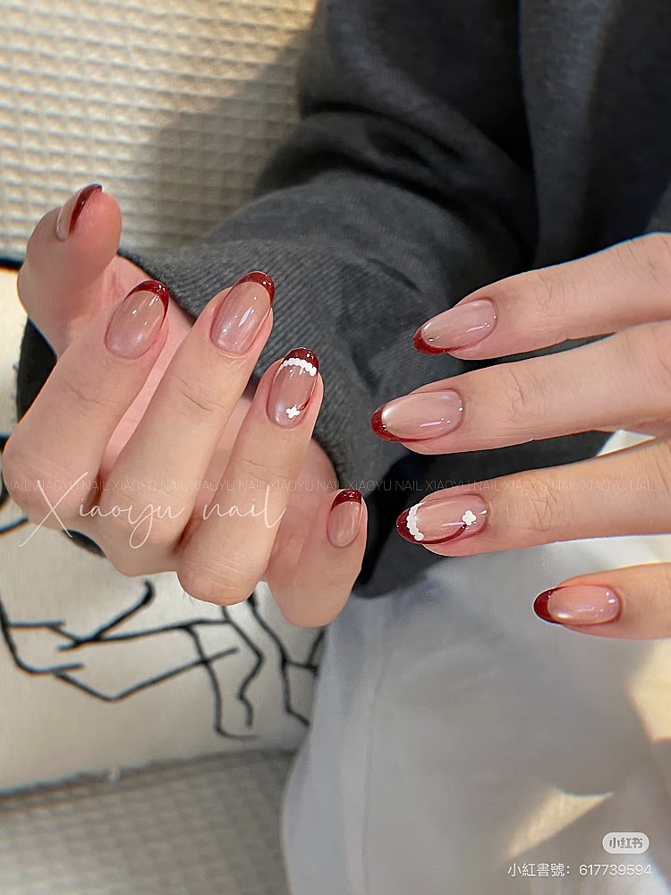 聖誕紅美甲推薦2：聖誕帽