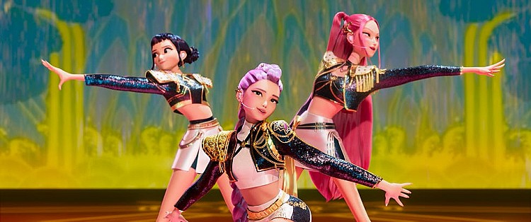 《K-pop 獵魔女團》不只巧妙將 K-pop 偶像文化與奇幻獵魔故事融合，加上畫風、角色設定、劇情、音樂到配音都在水準之上，因此從今年 6 月開播至今話題不斷，近日以 2.36 億的觀看次數打破 《紅色通緝令》的紀錄，成為 Netflix 史上最受歡迎電影，電影原聲帶和夯曲〈Golden〉也在日前公佈的 2026 葛萊美獎入圍名單中，獲得 5 項提名。