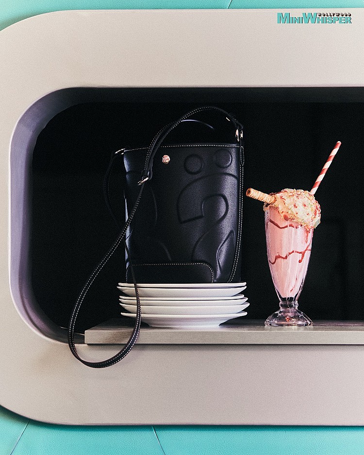 由Apipan M.與Nithit W.於2017年創立，Rally Movement最具代表性的單品就是「水桶包」，一度在社群媒體上掀起熱潮，採取「限量預購制」，每次新品一上架便秒殺，Rally Movement迅速在年輕族群中累積人氣，成為泰國平價包包市場中不容忽視的新興力量。