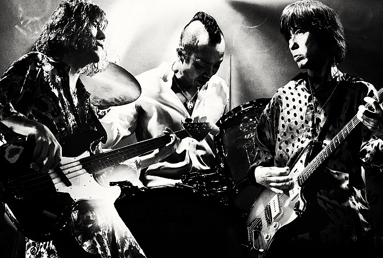 今年適逢大港開唱 20 週年，主辦方從去年底就陸續揭曉堅強的卡司組合，其中最令日樂迷驚喜的，莫過於「日本車庫搖滾傳說」The Birthday 宣布來台，成團同樣邁入 20 周年的他們，締造無數指標性金曲，強勁音樂節拍隨著主唱千葉湧介爆發力嗓音，很快就成為樂迷心中「J-ROCK」代表樂團。