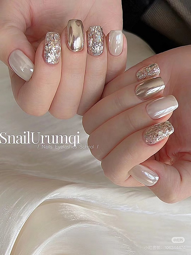 銀色光療美甲推薦11：鑽光亮片