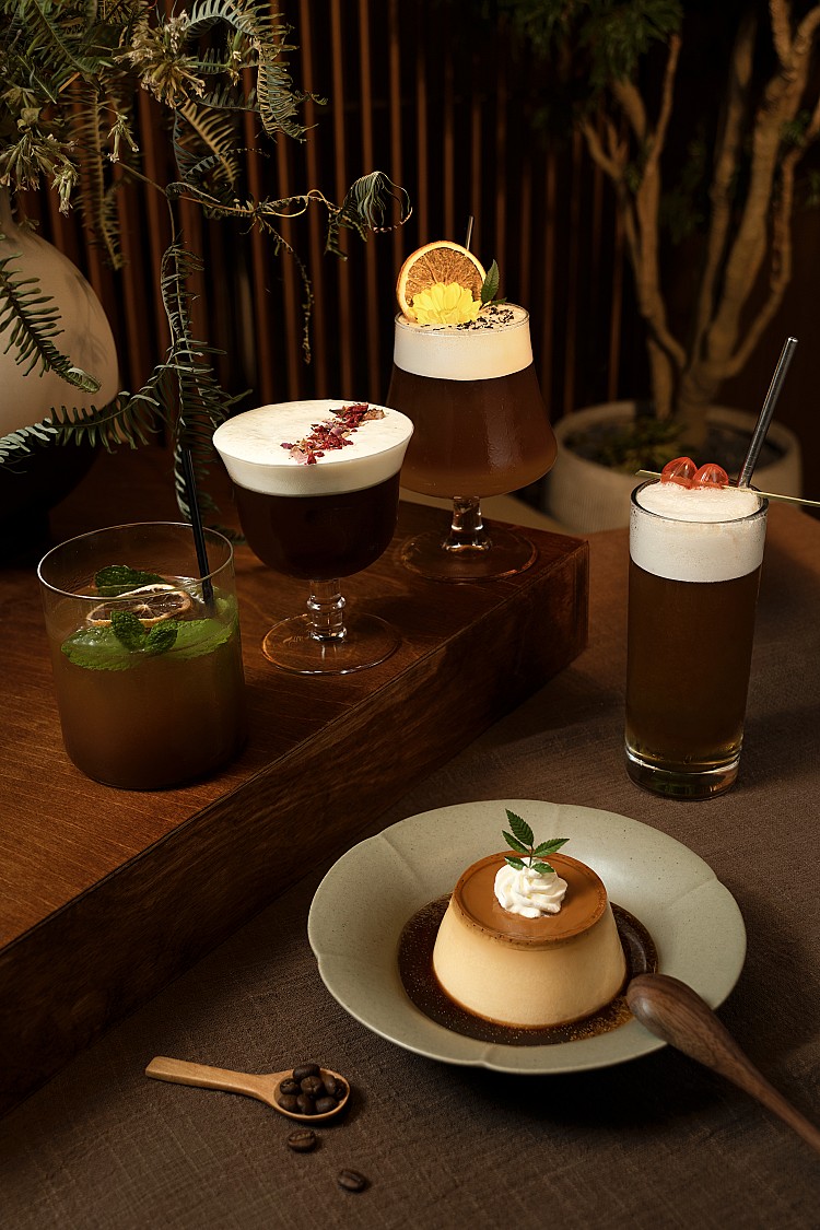 連玉澤演也愛的Phase Coffee在水湳門市延續其對風味結構的精準掌握，並透過特調飲品加入更多性格描寫。