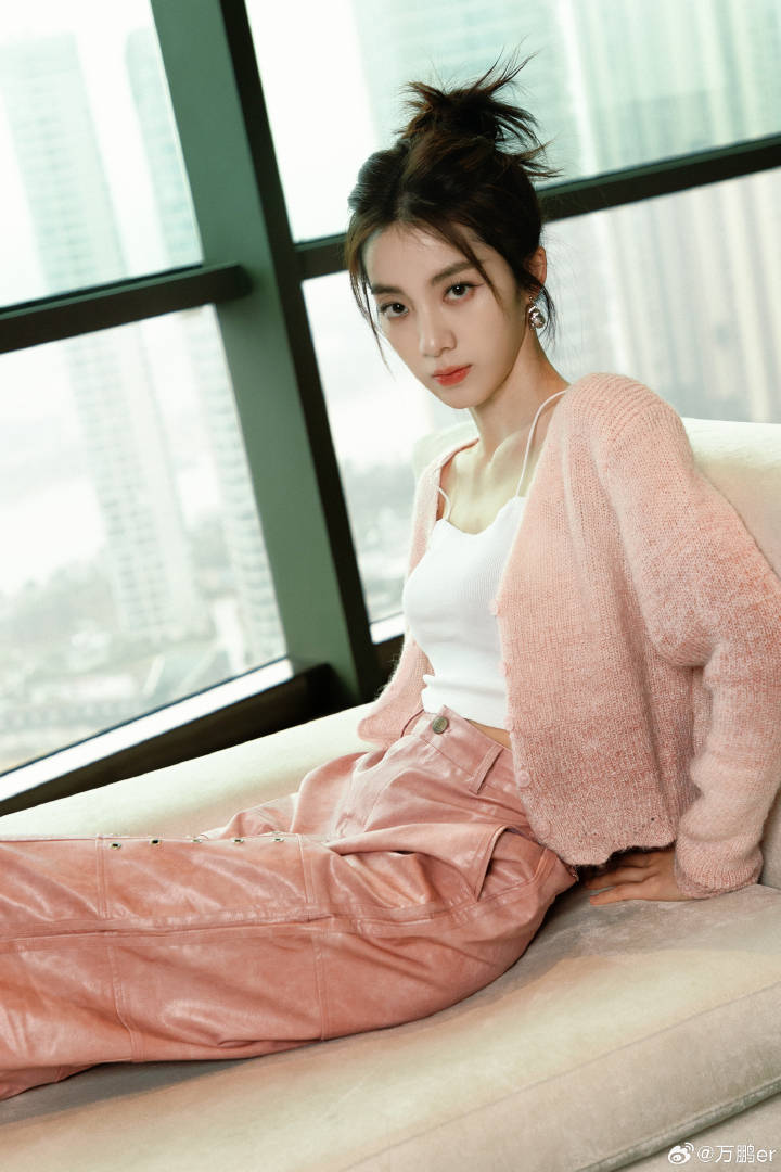 喬琳同款「職場包頭」造型1：毽子包頭