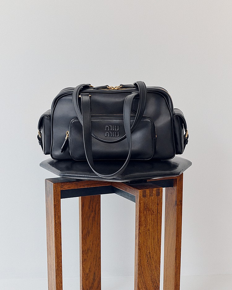 Miu Miu Pocket 皮革肩背包 NT$135,000