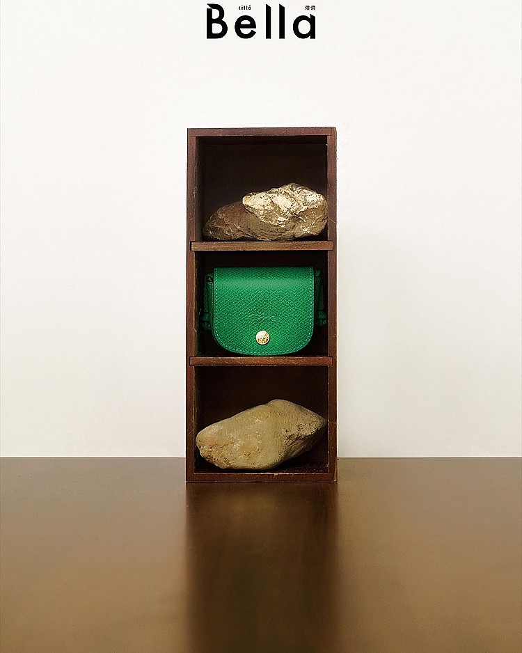 錢包破洞、邊角磨損，在風水上等同「財庫破洞」，再多收入也會不斷流失。只要出現明顯破損，就建議立刻更換，別心疼。