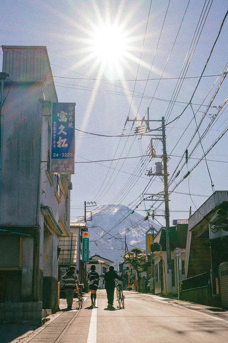 至於外界高度關注的日本航線，目前花蓮縣府已與日方進行初步洽談，雙方都有意促成直航。