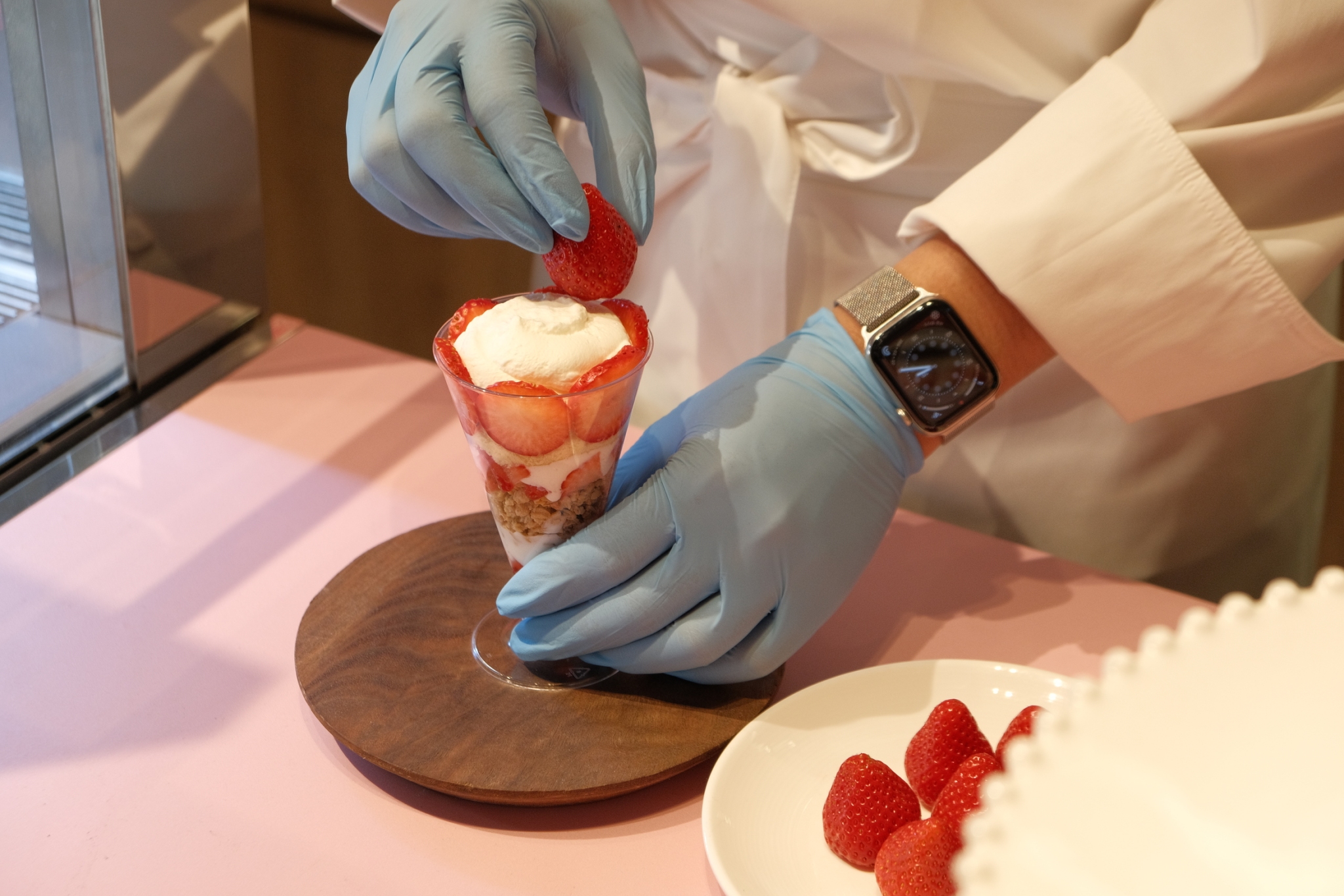 真正讓它站穩甜點圈的,從來不只是外型,而是對原料與時效近乎偏執的堅持。