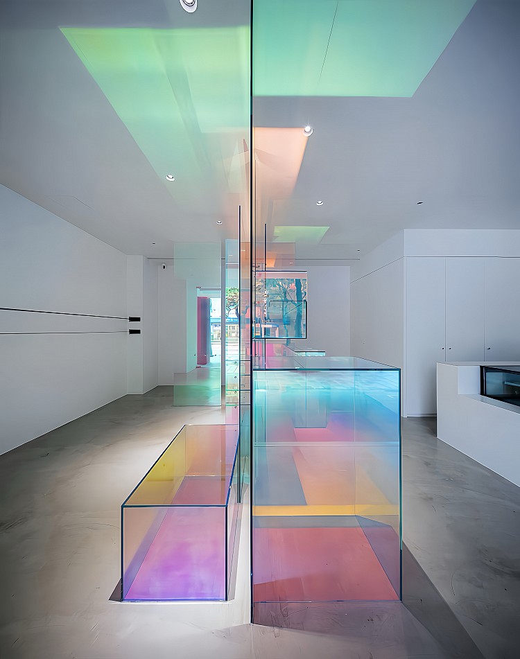 這個月初登場的「KA DUO × 純。點心」品牌聯名概念店,正好滿足現代人快節奏的生活步調以及對甜食、咖啡精緻的要求。一間咖啡店甜點店,也是一場光影、風味與生活美學的空間,榮獲國際設計大獎之餘也在大安區轉角,在幻彩流轉之際為咖啡族開啟全新的想像。