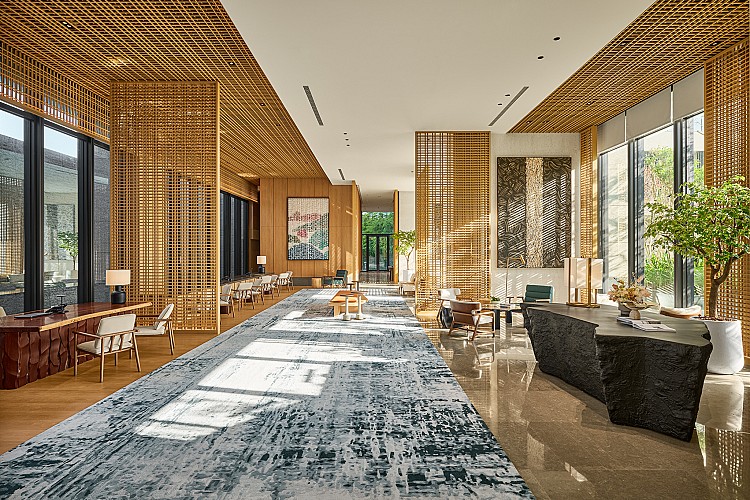 金山的山海本來就有種獨特節奏，從城市轉進這片地景，視野會自然被拉向海邊與山脈。