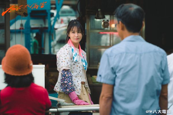 影歌雙棲且都有不錯成績的曾沛慈,這次在《太太太厲害》則飾演一位為愛情放棄理工新星前途、遠嫁台東成為小鎮主婦與雜貨店闆娘的「鄭美惠」,看似外表樸實,內心卻藏著過人的邏輯與創造力,並與隋棠、周采詩組成「最辣太太聯盟」,在劇中展開結合動作、喜劇與懸疑的故事線。