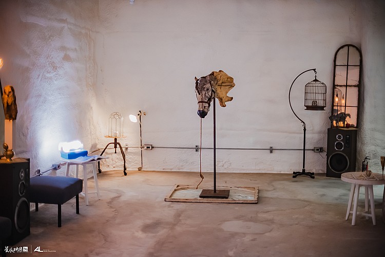 從店內陳列可觀察到，Pipaol And Love的選品以生活器物、風格物件與可融入日常的設計品為主，並未過度強調品牌標誌或潮流話題，而是讓物件以材質、比例與細節呈現存在感。