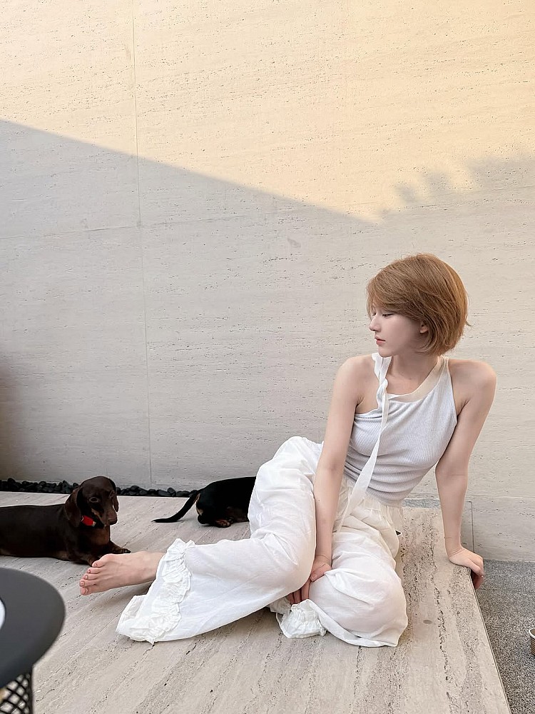 趙露思蜜糖茶棕髮色造型4:耳下鮑伯頭