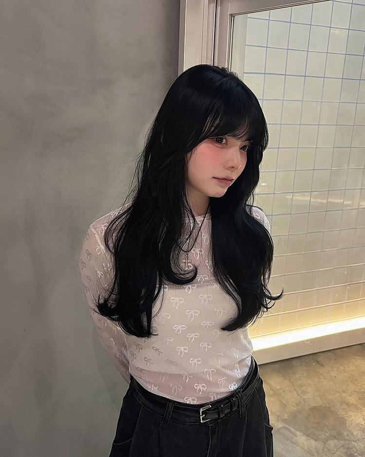 法式瀏海髮型推薦7：雲朵捲長髮